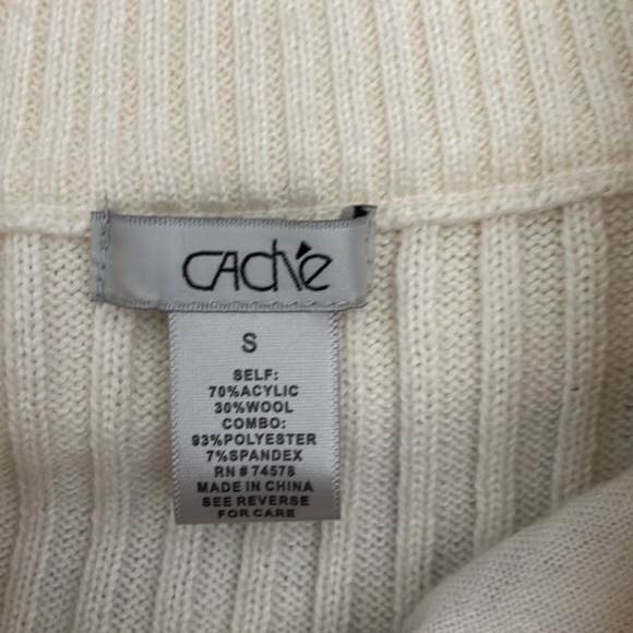 Cute size small cache full zip jacket. - Picture 2 of 4